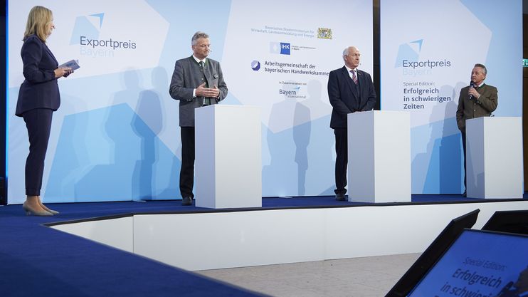 Moderatorin und Laudatoren